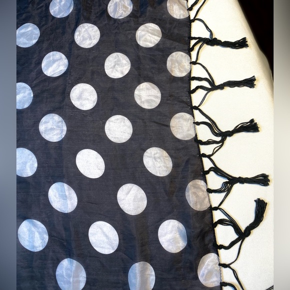 CODELLO 100% Silk Black& White Polka Dot Print Lightweight Everyday Tassel Scarf - Picture 9 of 9